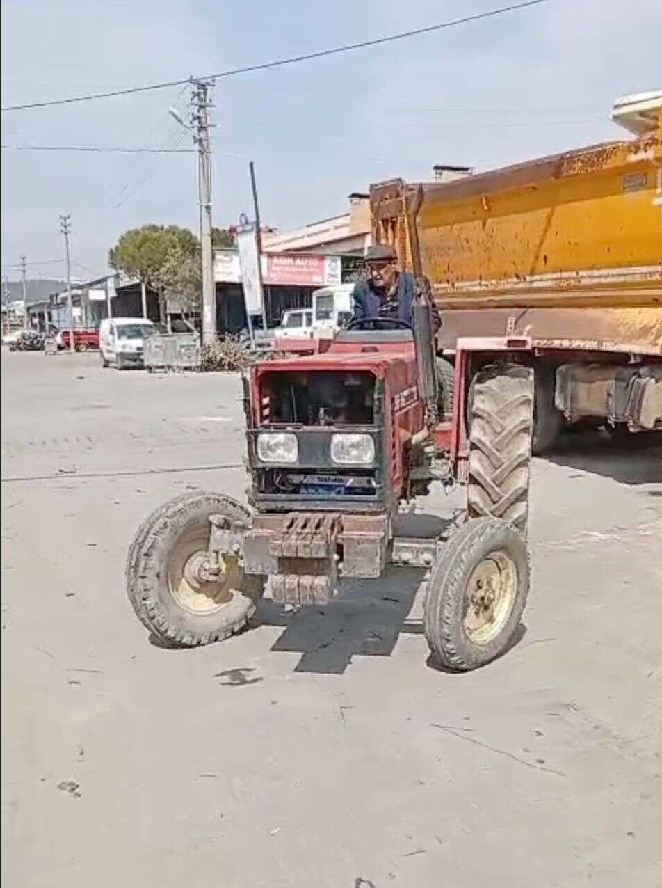 Muğla'da Yaşlı Adam Çeyrek Asır Sonra Çalınan Traktörüne Kavuştu 3